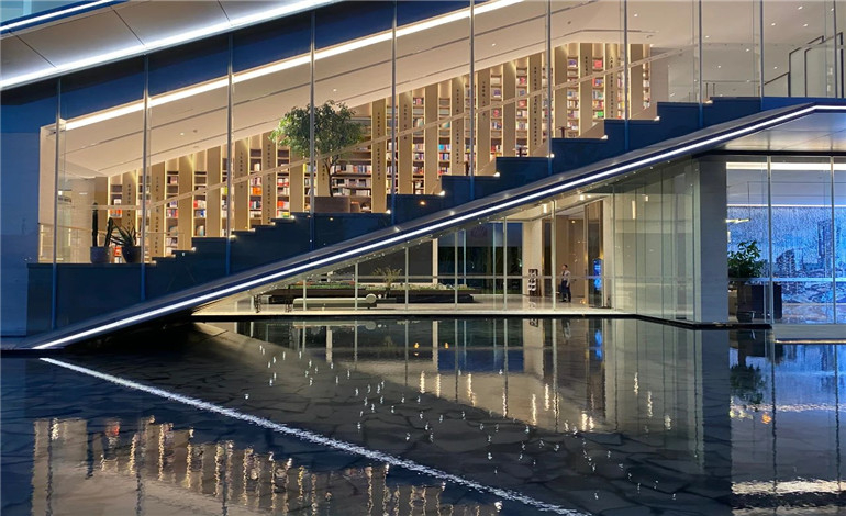 中粮三亚大悦中心目前有平层办公和商业写字楼在售(图4)