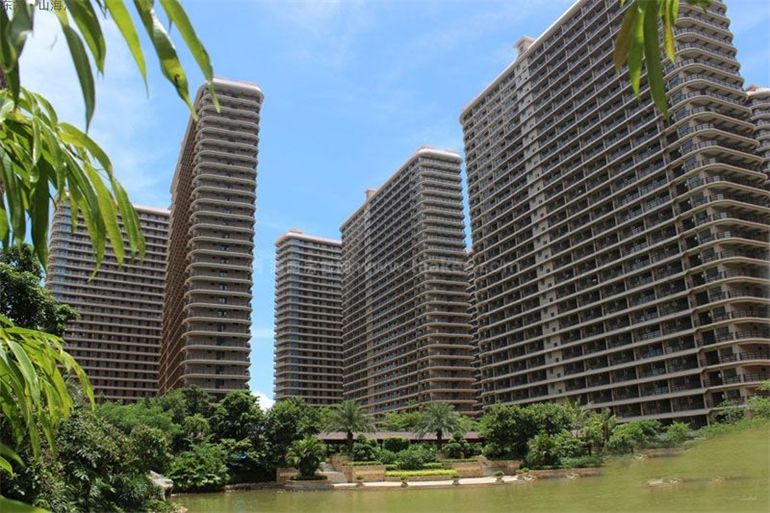 东方山海湾，纯板式建筑，住宅建面约30-65㎡(图1)